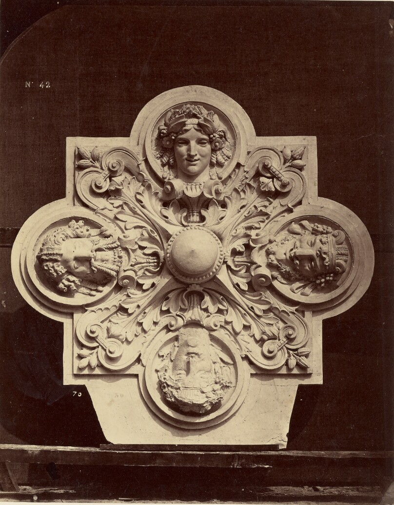 Clef de voute. Galeries latérales.