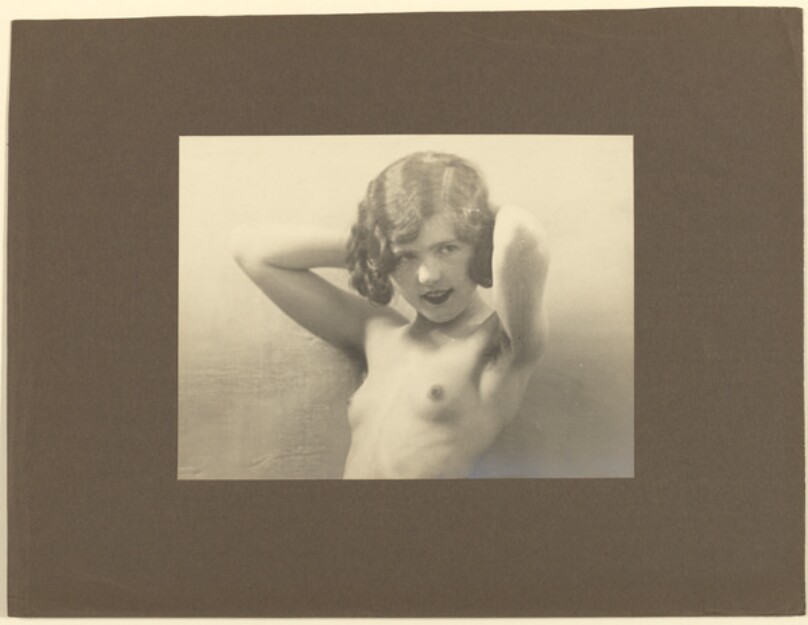 [Female nude]