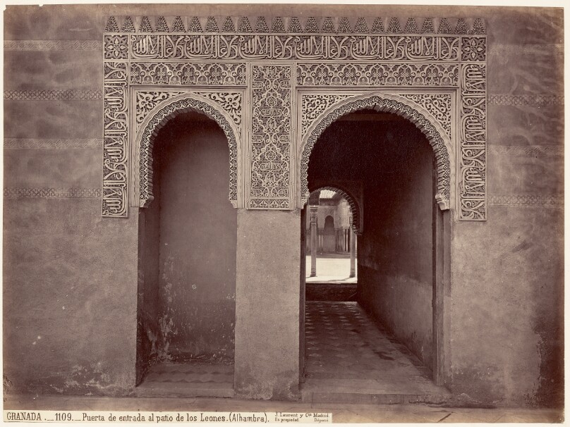 Puerta de entrada al patio de los leones, Alhambra, Granada