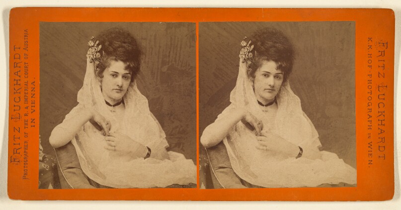 [Portrait of an unidentified woman]