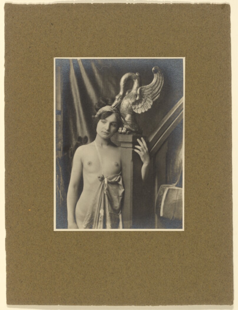 [Female nude and swan statue]