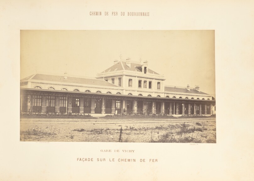 Gare de Vichy, Façade sur Le Chemin de Fer
