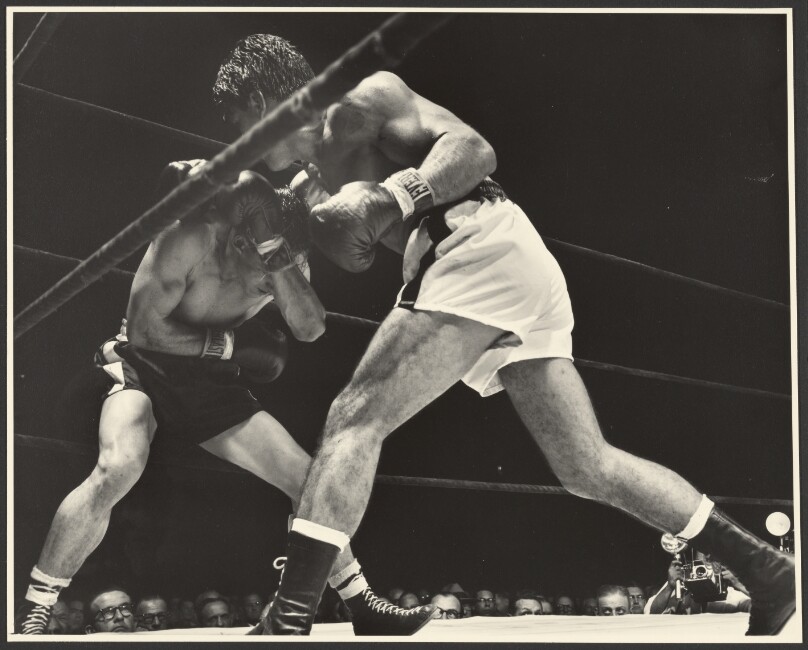 [Two unidentified boxers fighting]