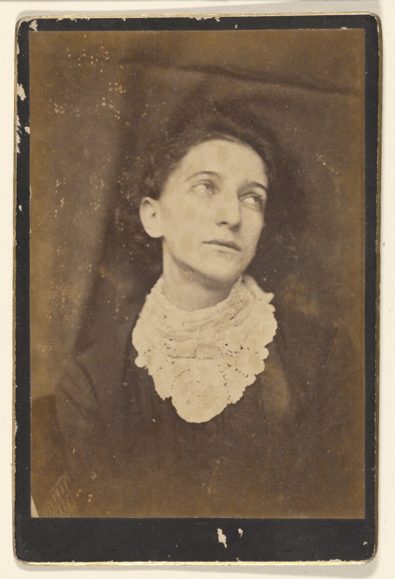 [Portrait of an unidentified woman]