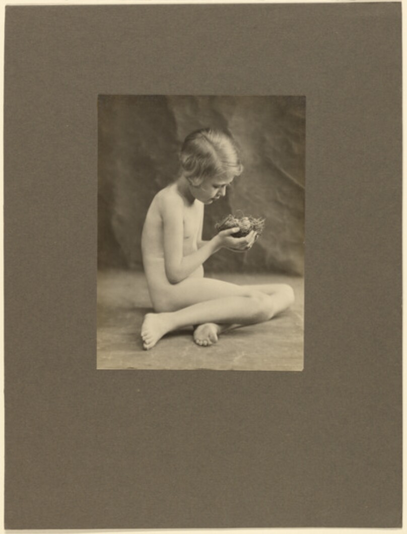 [Nude girl with bird's nest]