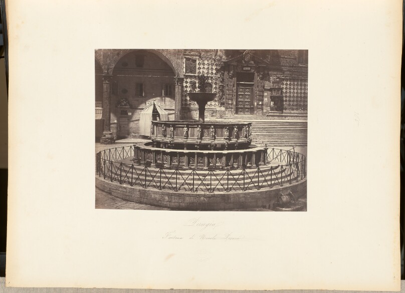 [Fontana di Nicola Pisano, Perugia]