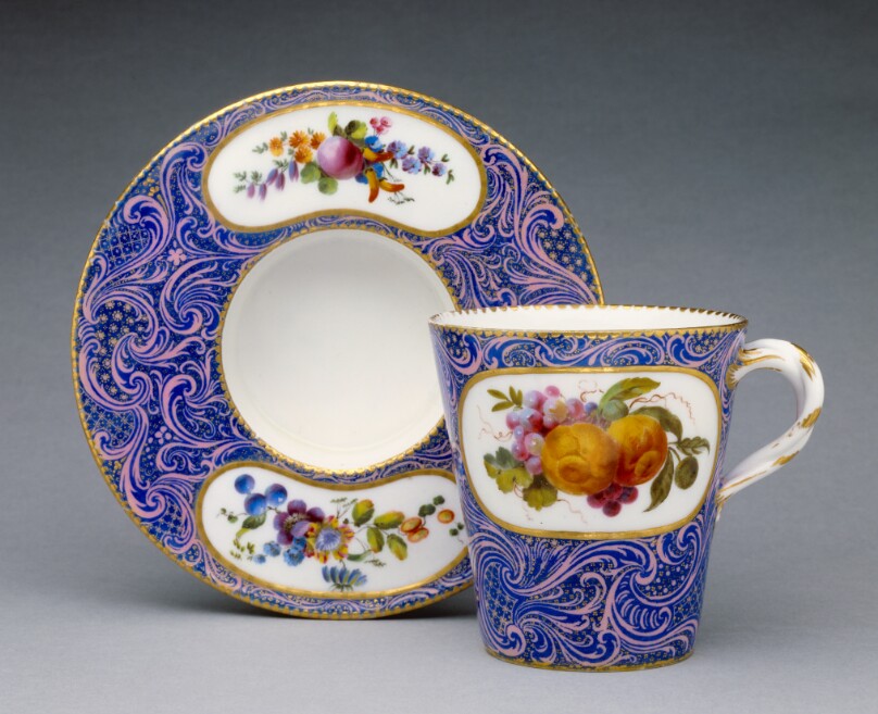 Cup and Saucer (gobelet et soucoupe enfoncé, première grandeur)