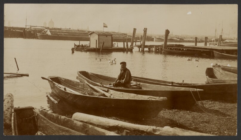 The boats of the "piper", which are light, small & hewn from one piece.