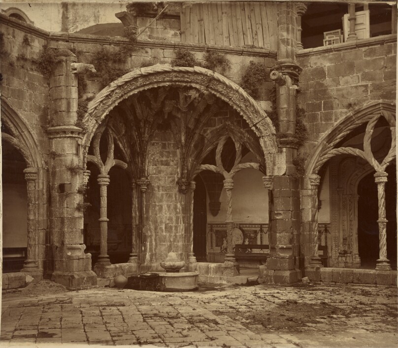 [Cloister of Silence, Monastery of Santa Cruz de Coimbra]