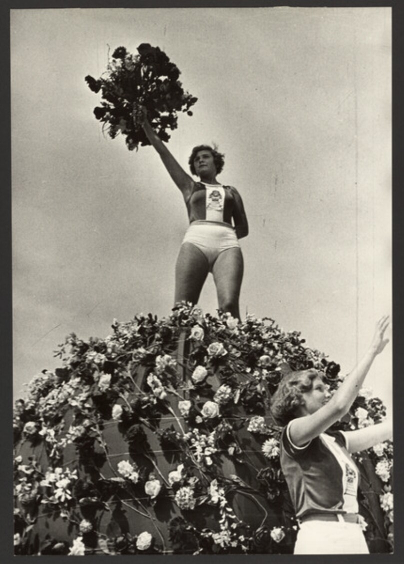 [Female athletes]
