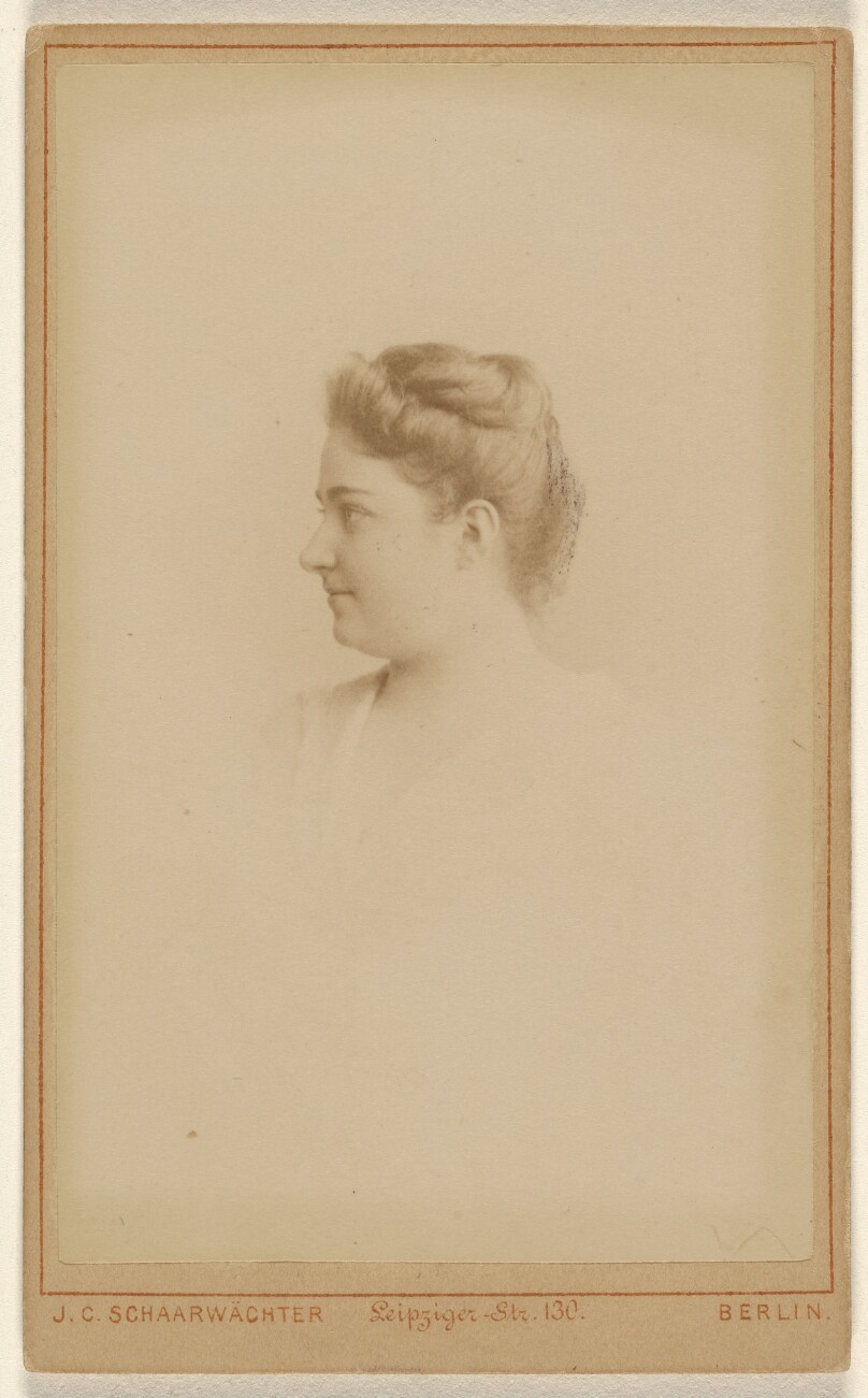 [Unidentified woman in profile, printed in vignette-style]