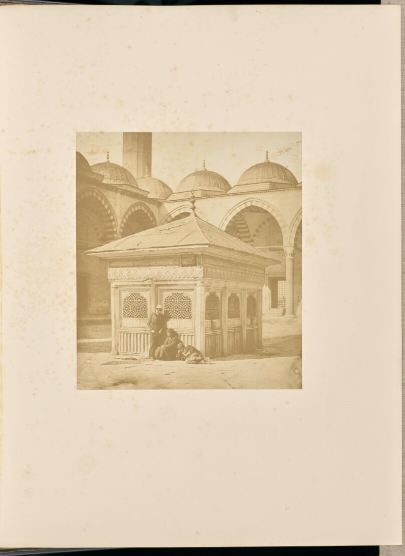 [Fountain in the courtyard of the Sülemaniye Mosque]