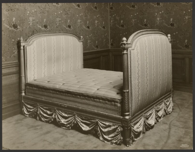[Bed]