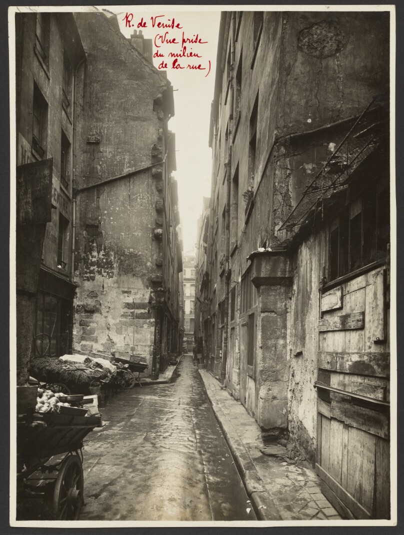 [View of Rue de Venise from the middle of street]