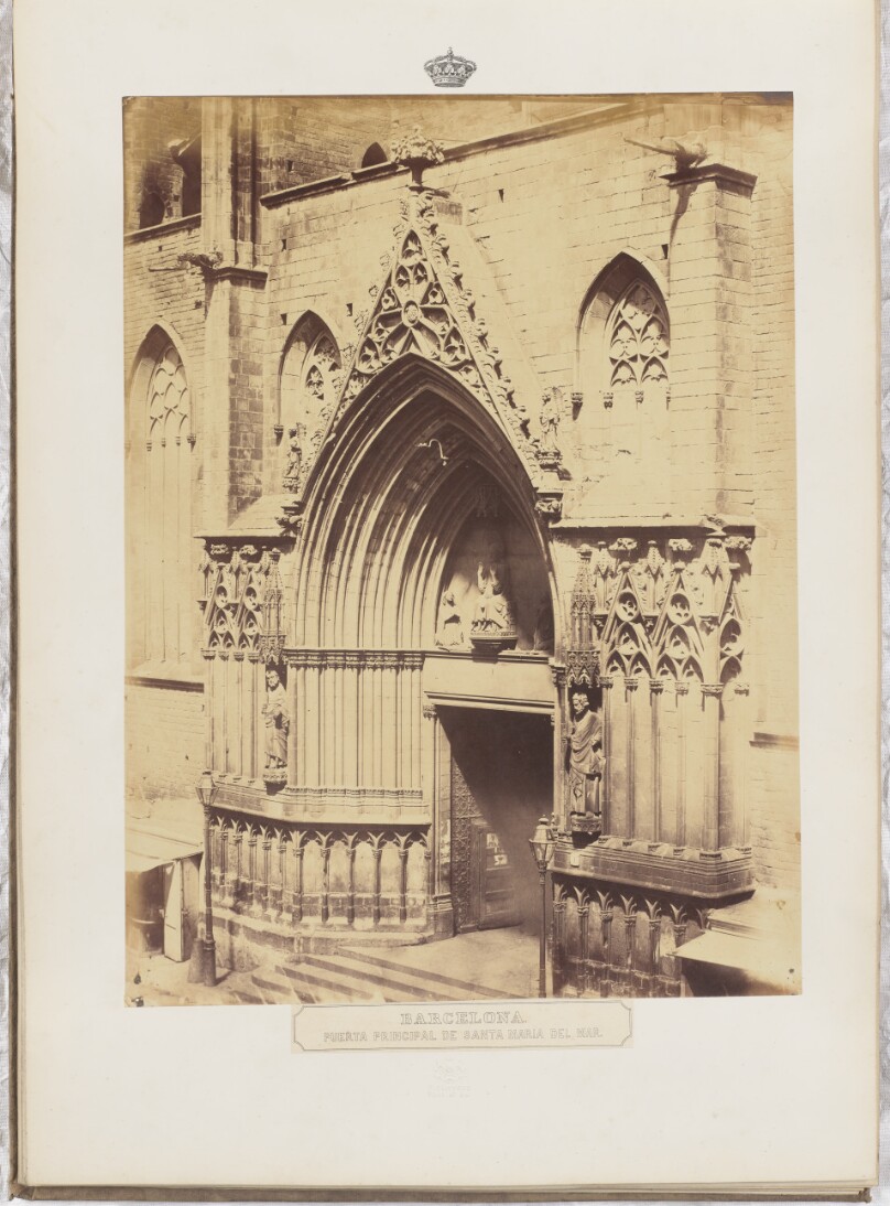 Barcelona. Puerta principal de Santa Maria del Mar