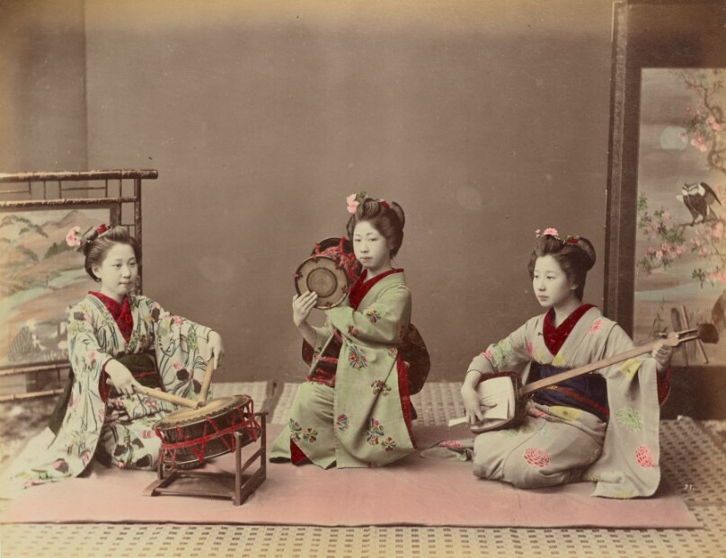 Girls Playing Samisen and Fluya