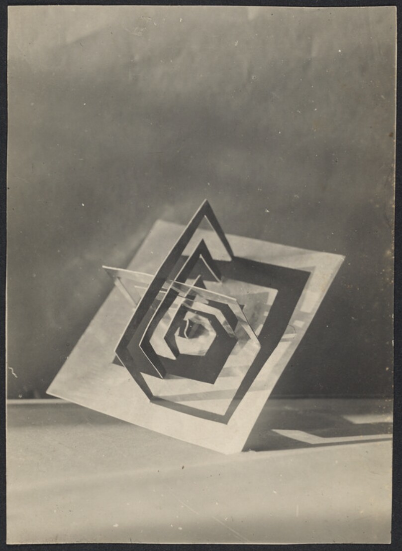 [Papier (Paper)]