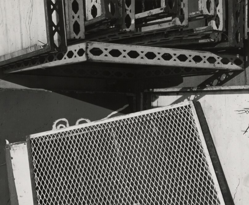 [Garden and Grating]