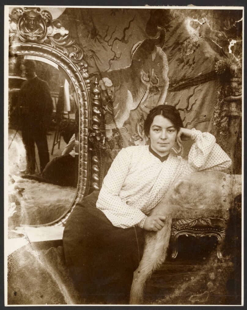 [Marie Chytilová in Mucha's Studio, Rue du Val-de-Grâce, Paris]