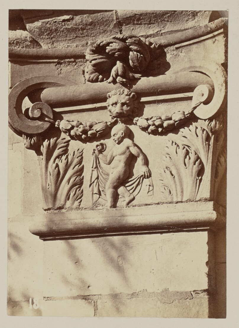Château de Chambord: Chapiteaux de la façade du levant