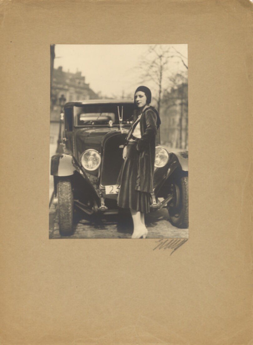 Model with Voisin Automobile