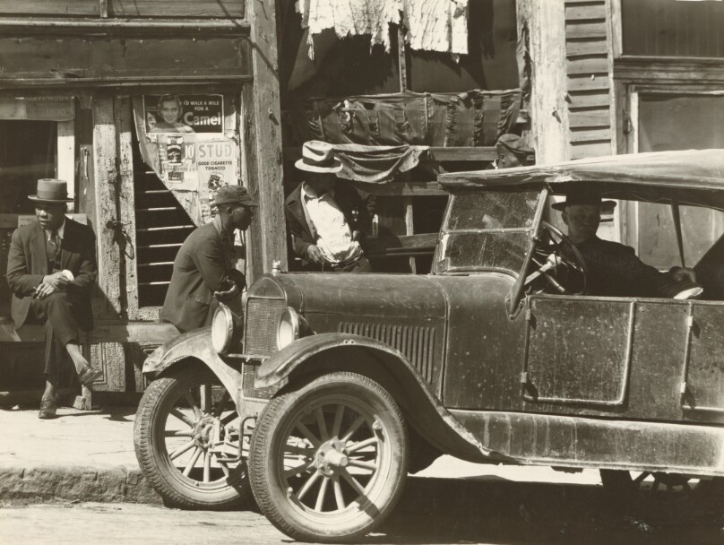 [Street Scene, Vicksburg, Mississippi]