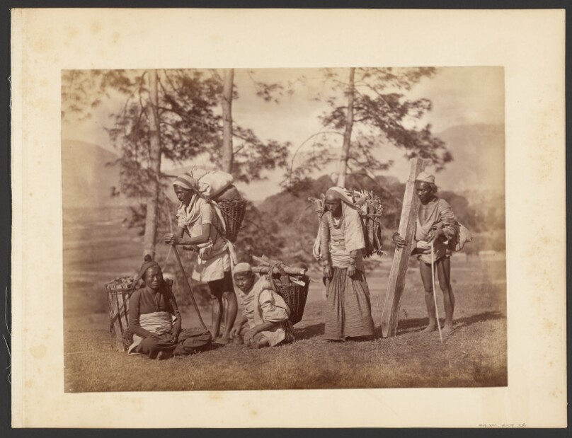 [Group of men carrying baskets]