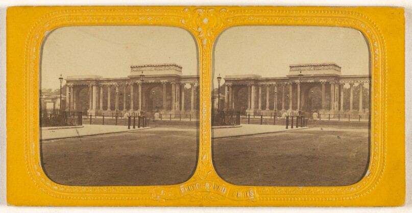 [Colonnade de Hyde Park]