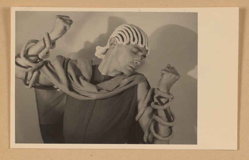 [Harald Kreutzberg as Orestes]