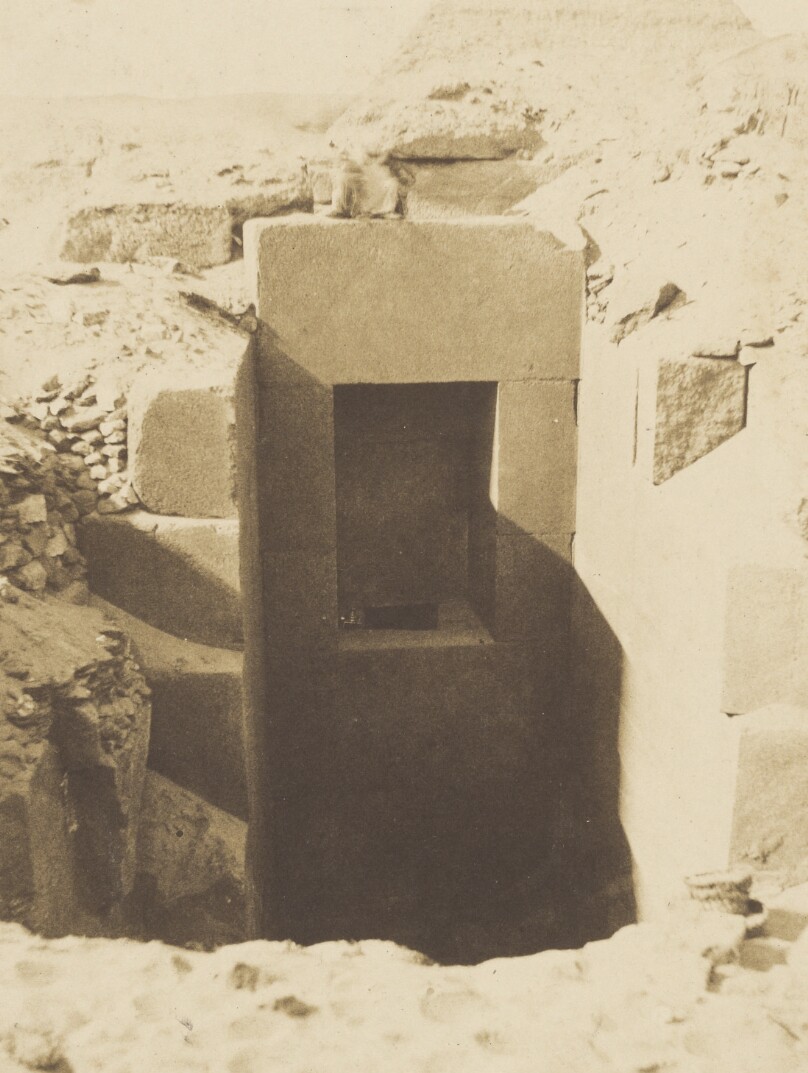 [Pyramides de Giseh, Travaux de M. Mariette, Porte de Granit Découverte à Gauche du Sphinx Excavations]
