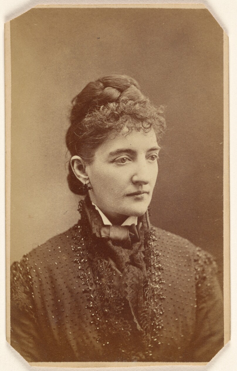 [Unidentified woman in 3/4 profile]