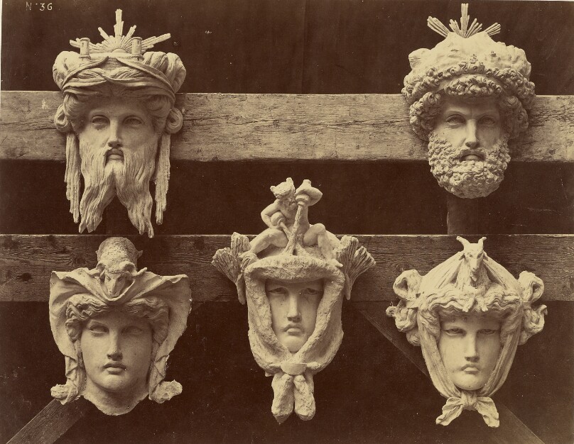 Masques du vestibule circulaire.