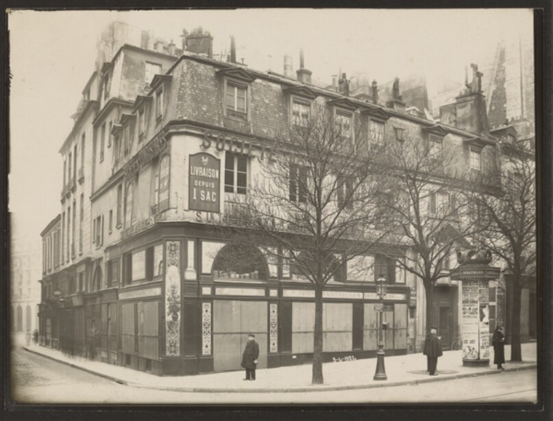 [Paris street corner]
