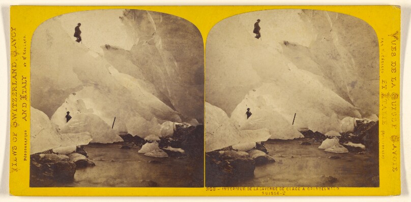 Interieur de la Caverne de Glace a Grindelwald. Suisse.