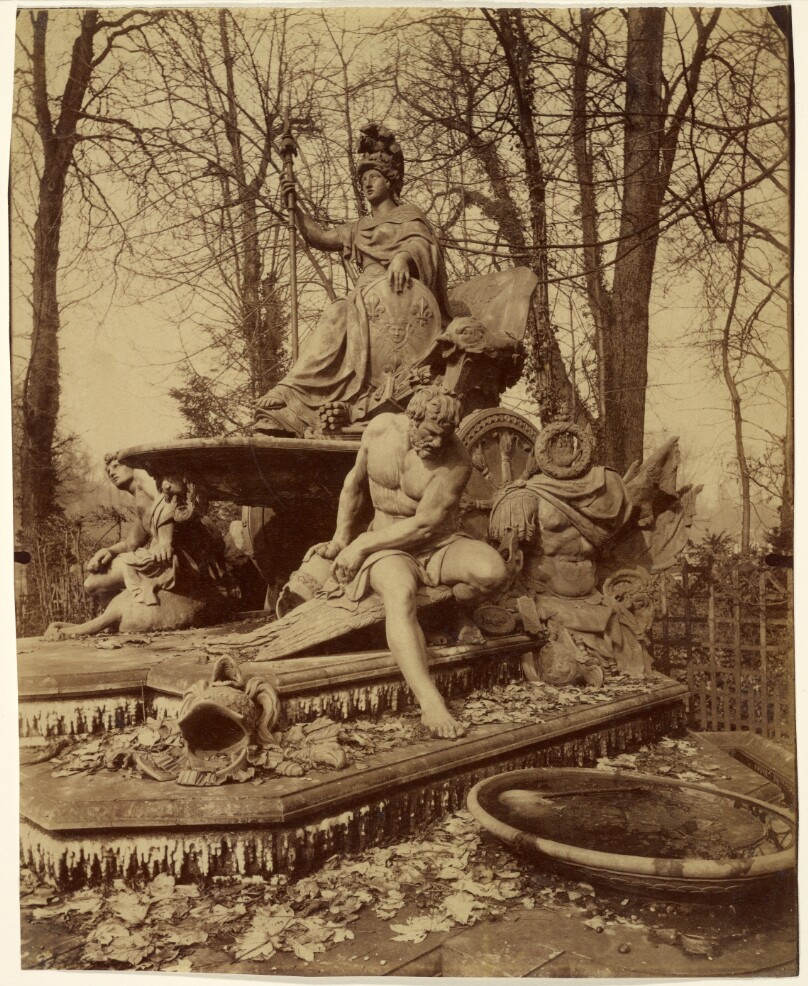 Versailles. Bosquet de l'Arc de Triomphe. Groupe par Tuby. ("France Triumphant," by Jean-Baptiste Tuby, Versailles)
