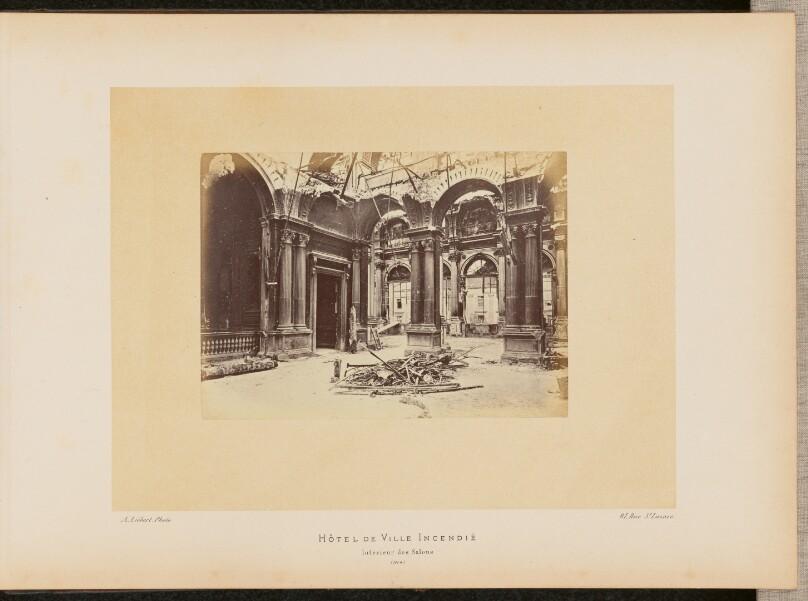 Hôtel de Ville incendié. Entrée des Salons.