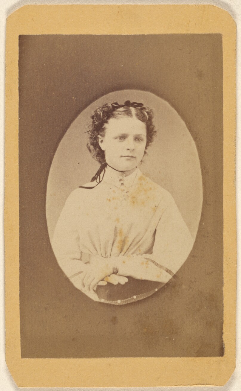 [Unidentified woman, printed in quasi-oval style]