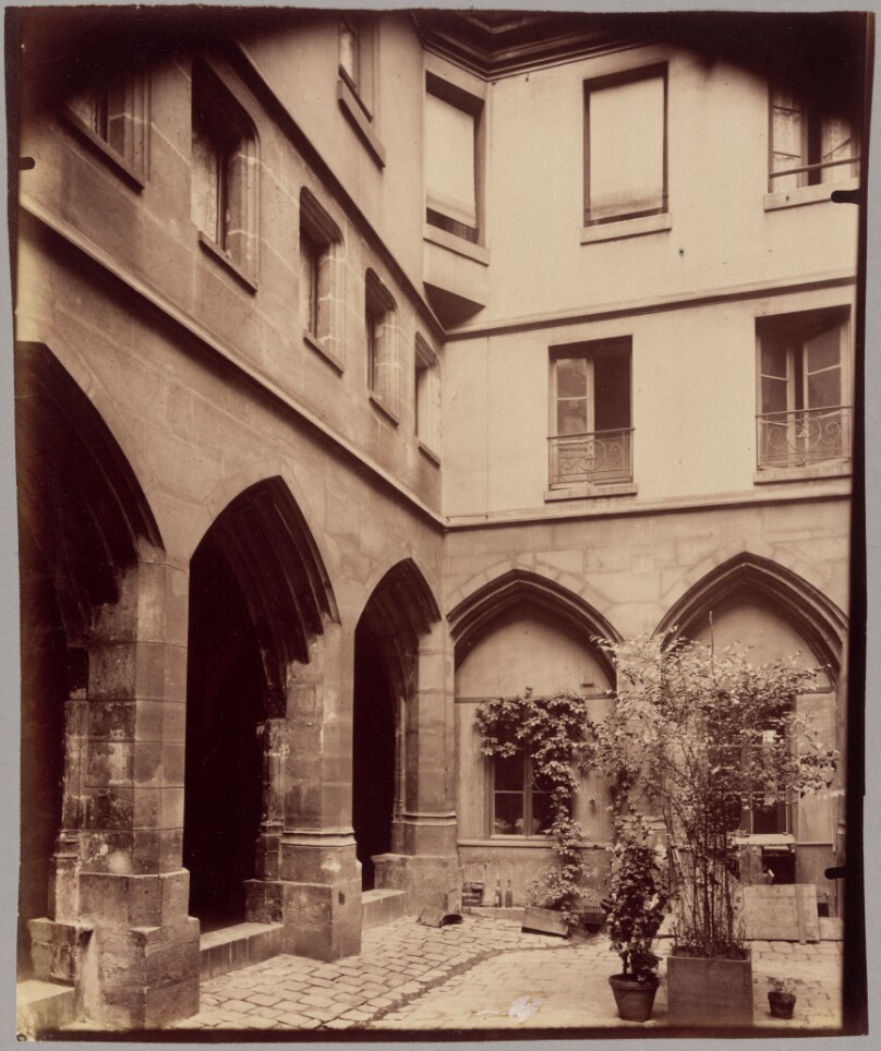 Cloître des Billettes, 24 rue des Archives