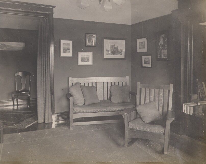 [Sitting room]