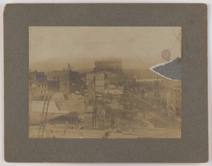 [View of an unidentified American city in ruins, probably after a fire]