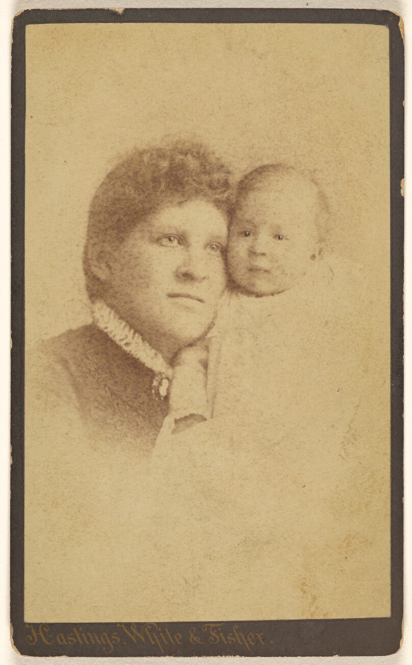 [Unidentified mother and child, printed in vignette-style]