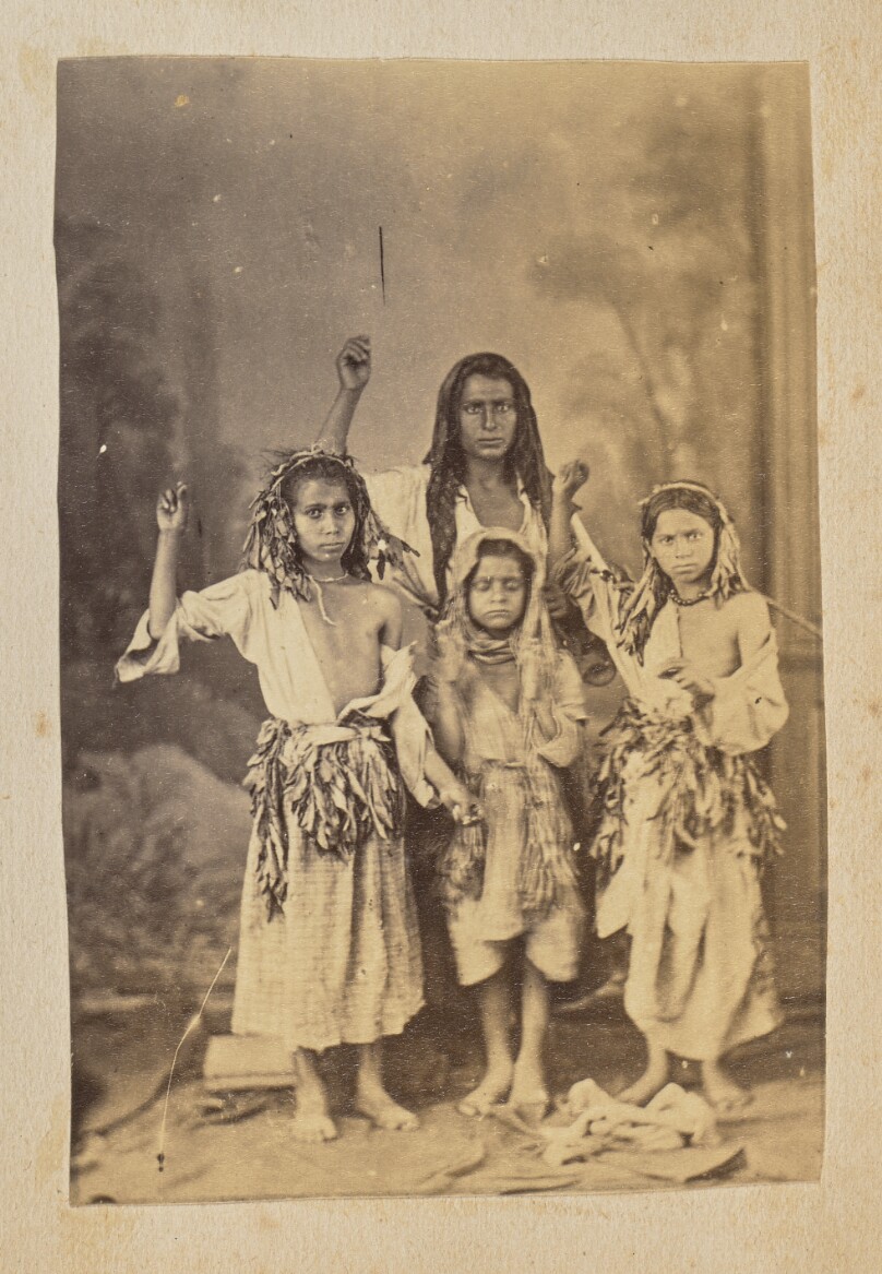 [Group portrait of Roumanian gypsies]