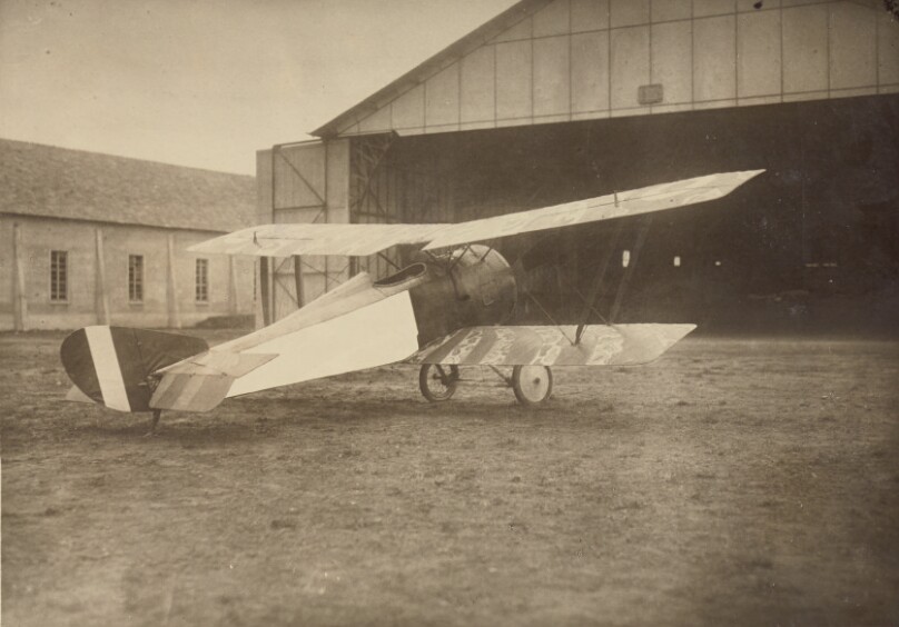 [Back view of a Hanriot HD 1 airplane]