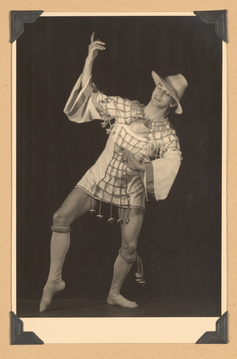 [Harald Kreutzberg in costume posing]