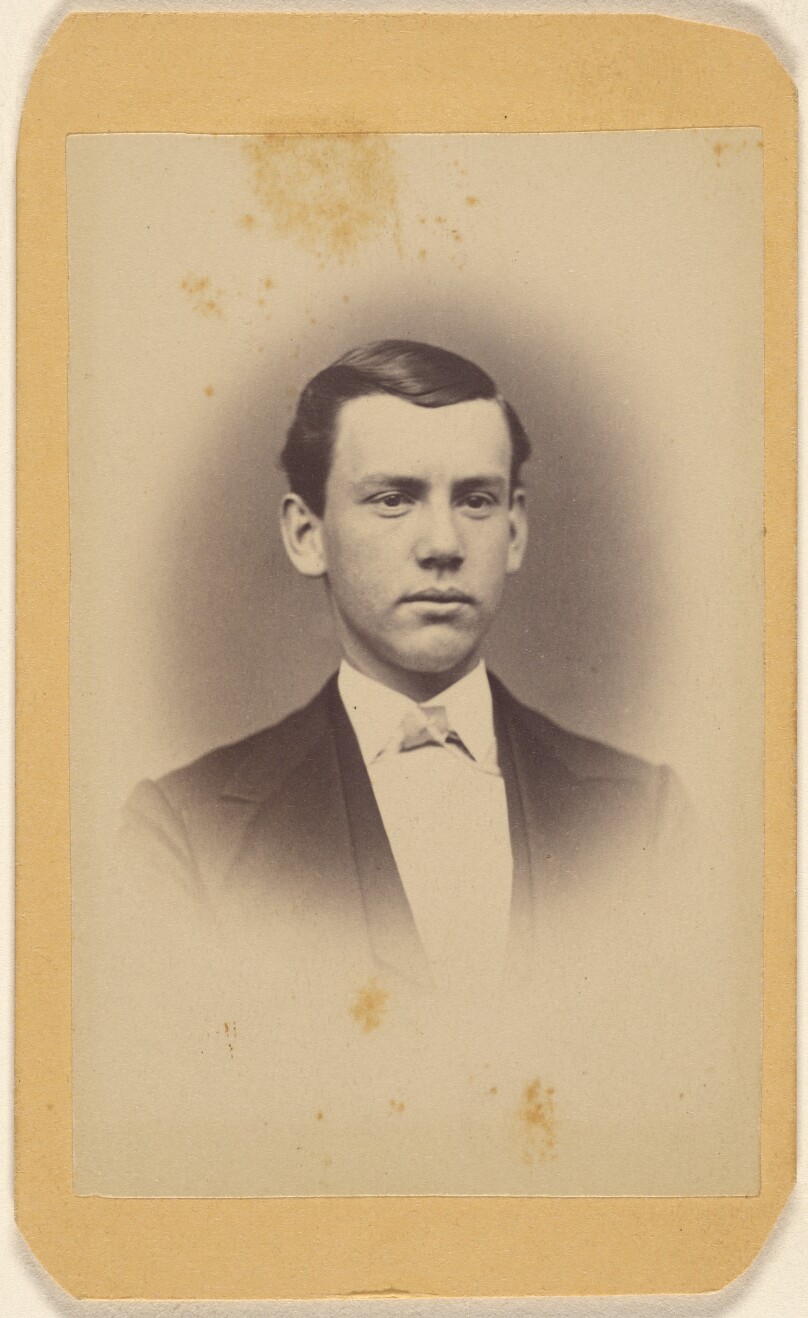 [Unidentified man, printed in vignette-style]