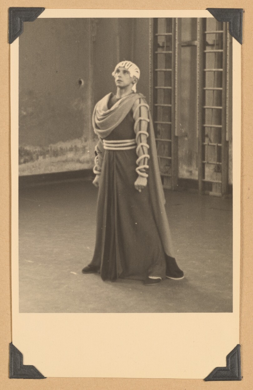 [Harald Kreutzberg as Orestes]