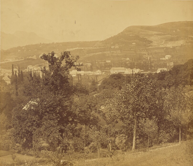 Chambery (Savoie). Vue prise de la fontaine des Eaux-Claires.