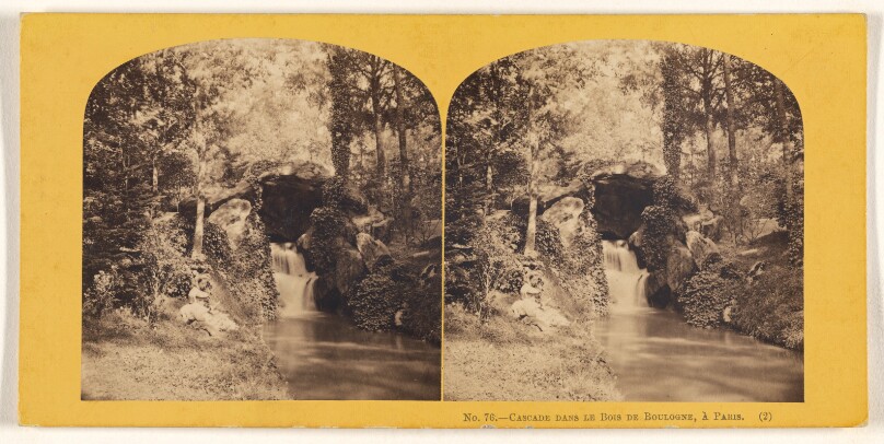 Cascade dans Le Bois de Boulogne, a Paris.