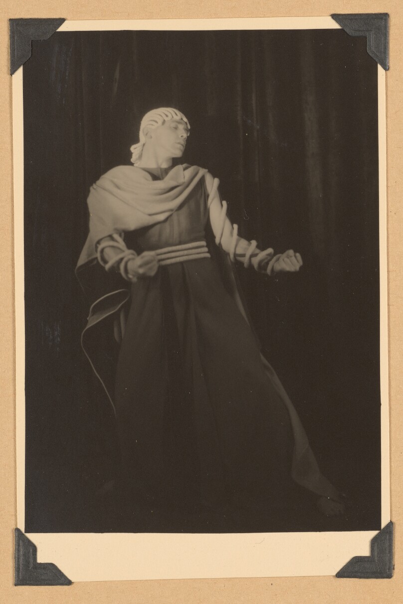 [Harald Kreutzberg as Orestes]