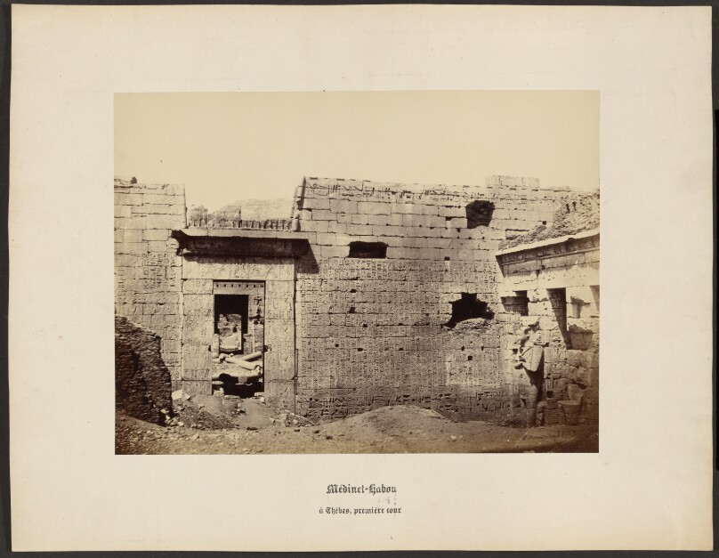 Medinet-Habou, a Thebes, premiere cour